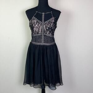 NWOT Francesca’s junior’s L lace front dress